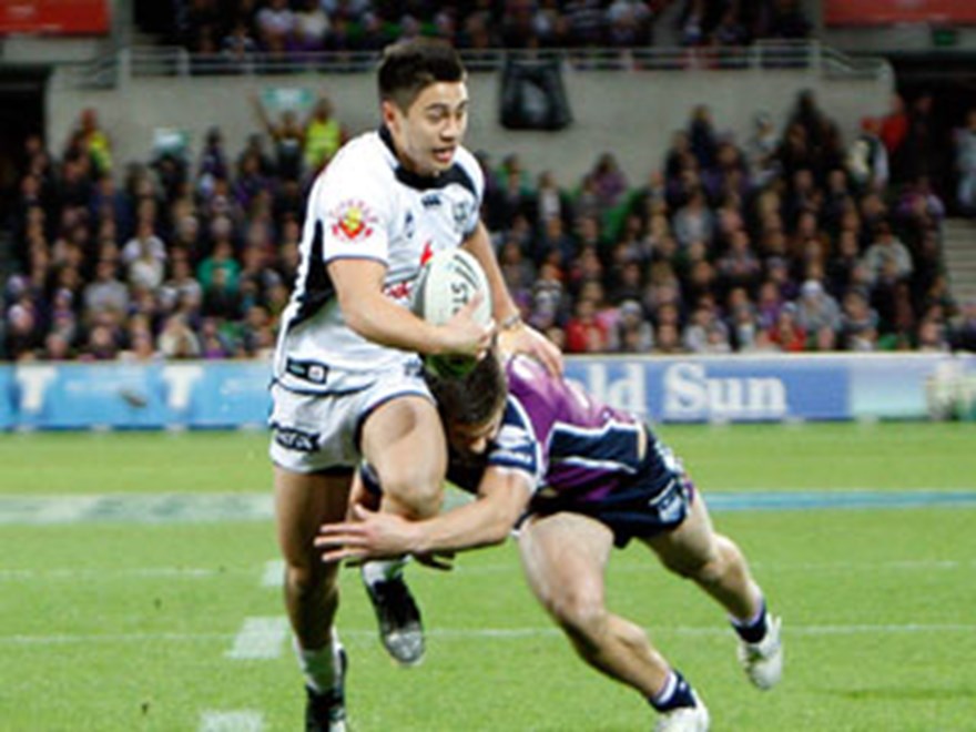Shaun Johnson sets up the winning try against Melbourne in 2011.