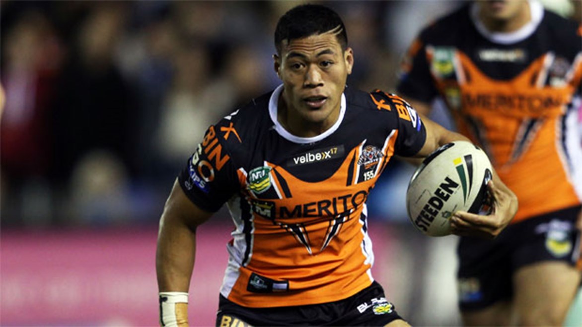 Rising Tigers star Tim Simona opted to undergo off-season shoulder surgery rather than join the Kiwis World Cup training squad.