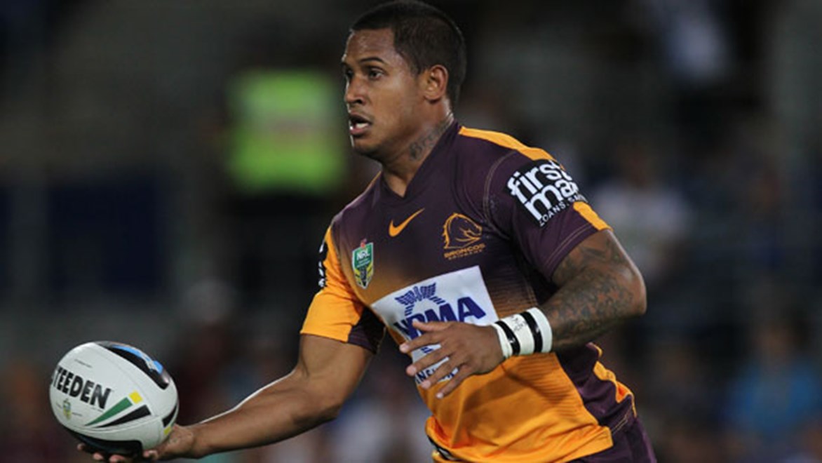 Broncos fullback Ben Barba is sure to be tested under the high ball by the prodigious left boot of Knights five-eighth Jarrod Mullen. Copyright: Col Whelan/NRL Photos