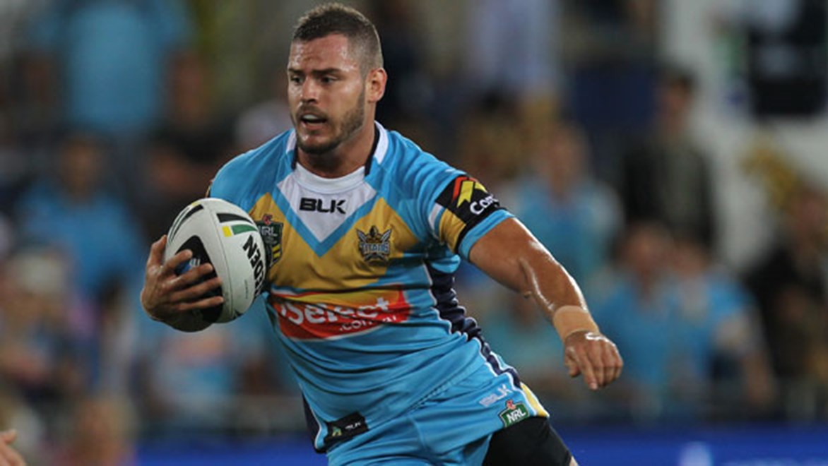 Gold Coast Titans five-eighth Aidan Sezer has been named to face the Rabbitohs this weekend despite injury concerns, while Albert Kelly is also fit and William Zillman will make a return in the centres.