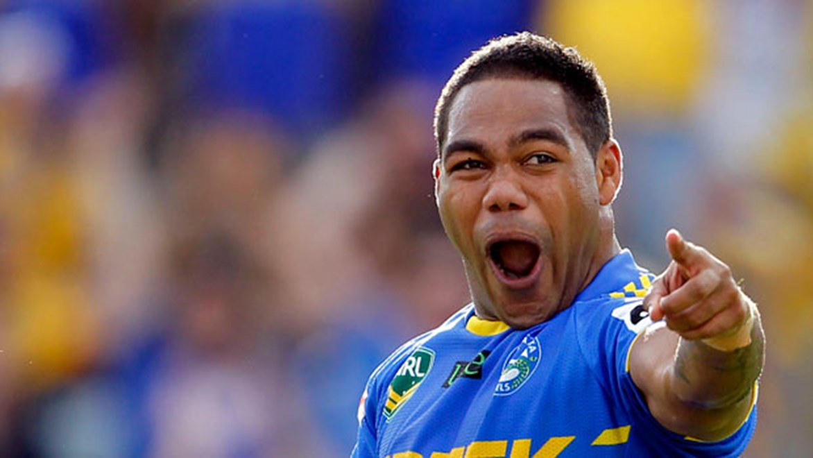 Parramatta halfback Chris Sandow has rocketed back to top form in recent weeks and will prove a handful for the Dragons' halves on Saturday.