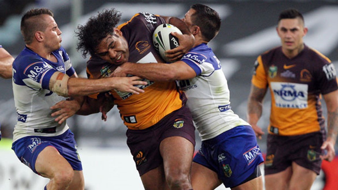 Sam Thaiday rips into the Bulldogs defence.