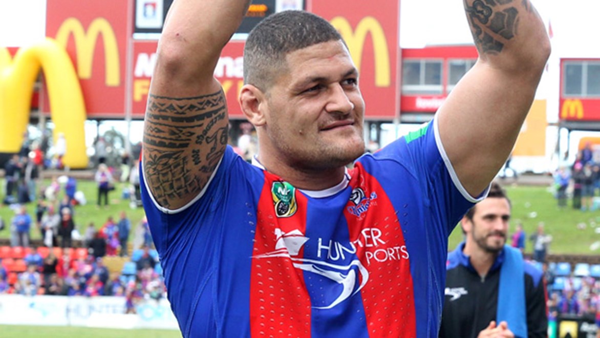 Willie Mason farewells the Hunter Stadium crowd following his final game for the Knights.