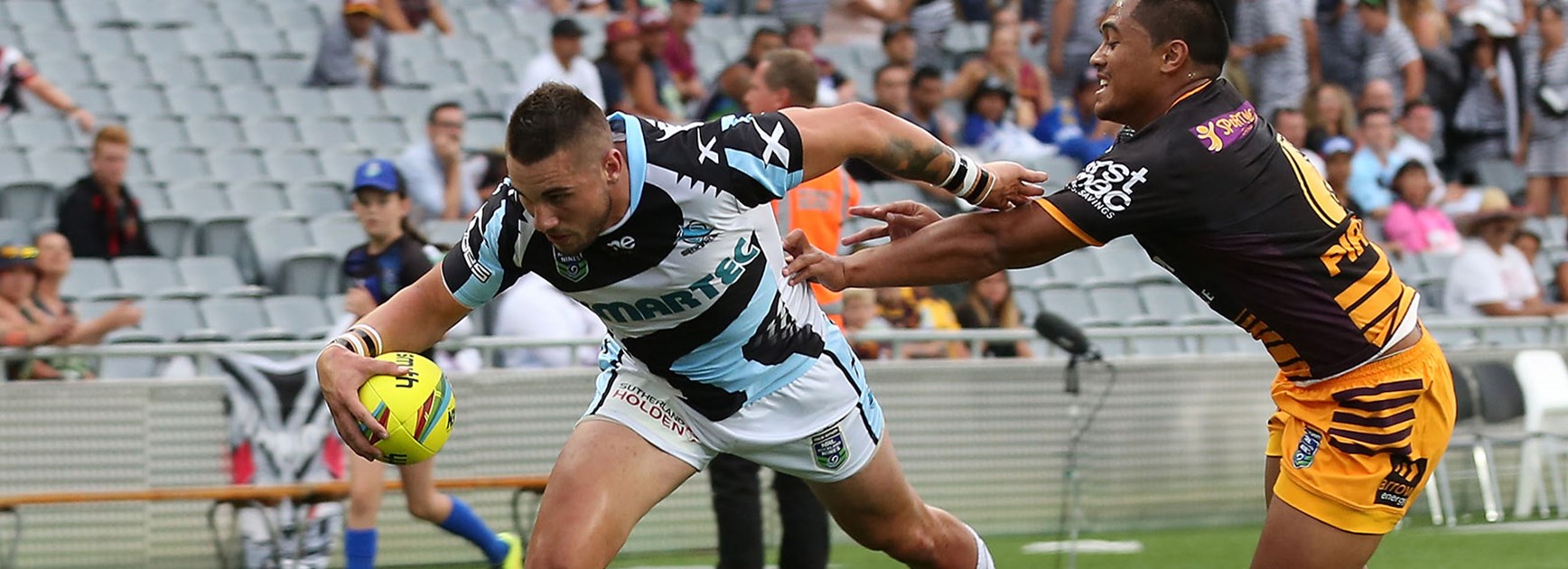 Cronulla rookie Jack Bird scores a try for the Sharks at the 2015 Auckland Nines.