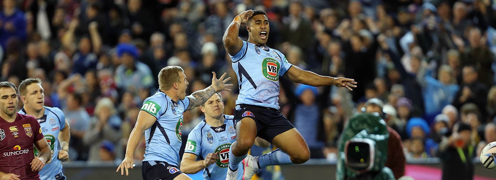 Michael Jennings salutes the MCG crowd after scoring the opening try in State of Origin Game 2.