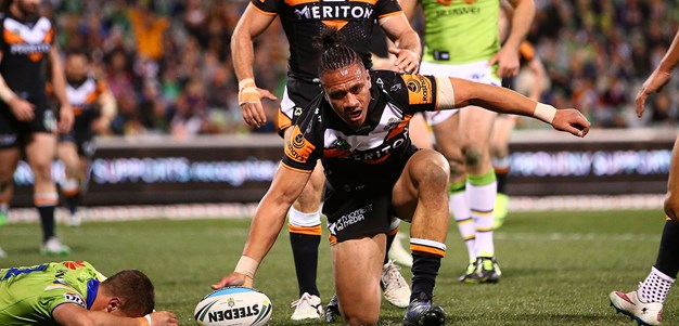 Wests Tigers beat Raiders in thriller