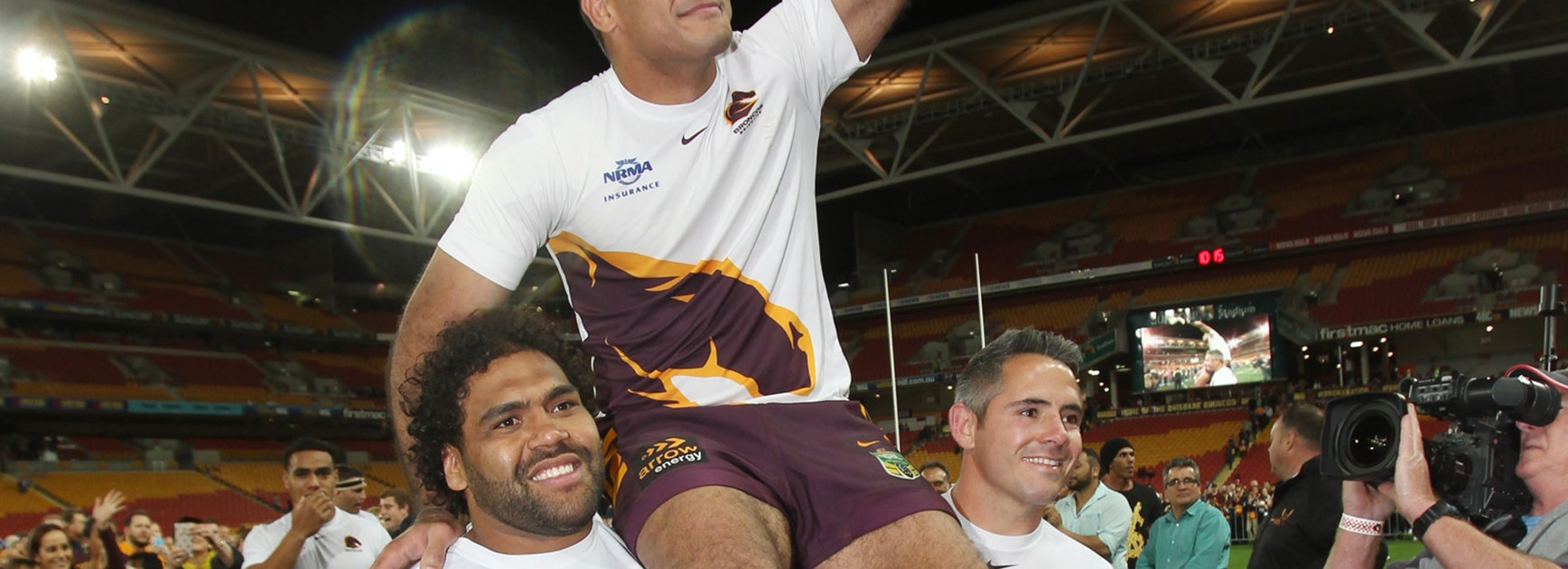 Justin Hodges is carried by Sam Thaiday and Corey Parker in his final regular season game.
