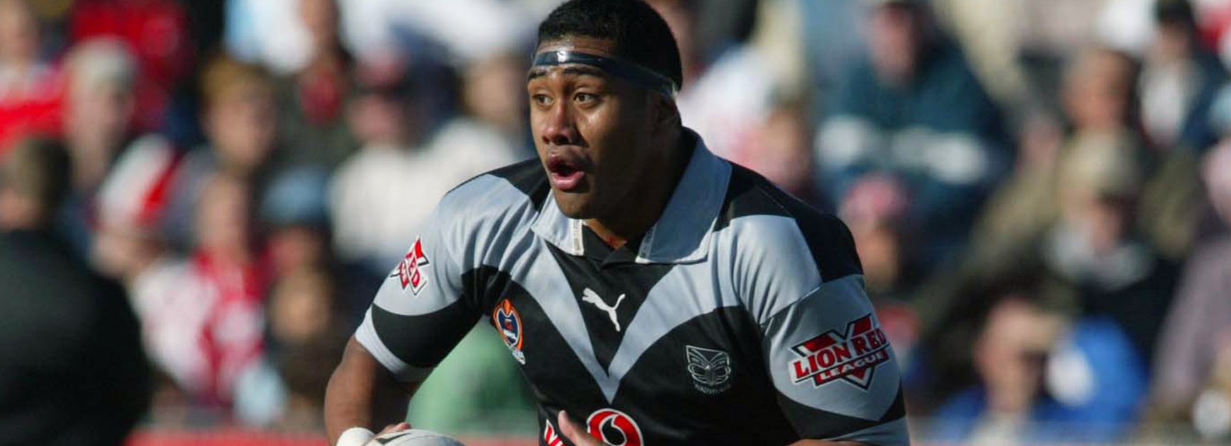 Fan favourite Ali Lauitiiti has signed a one-year deal with the Warriors for 2016.