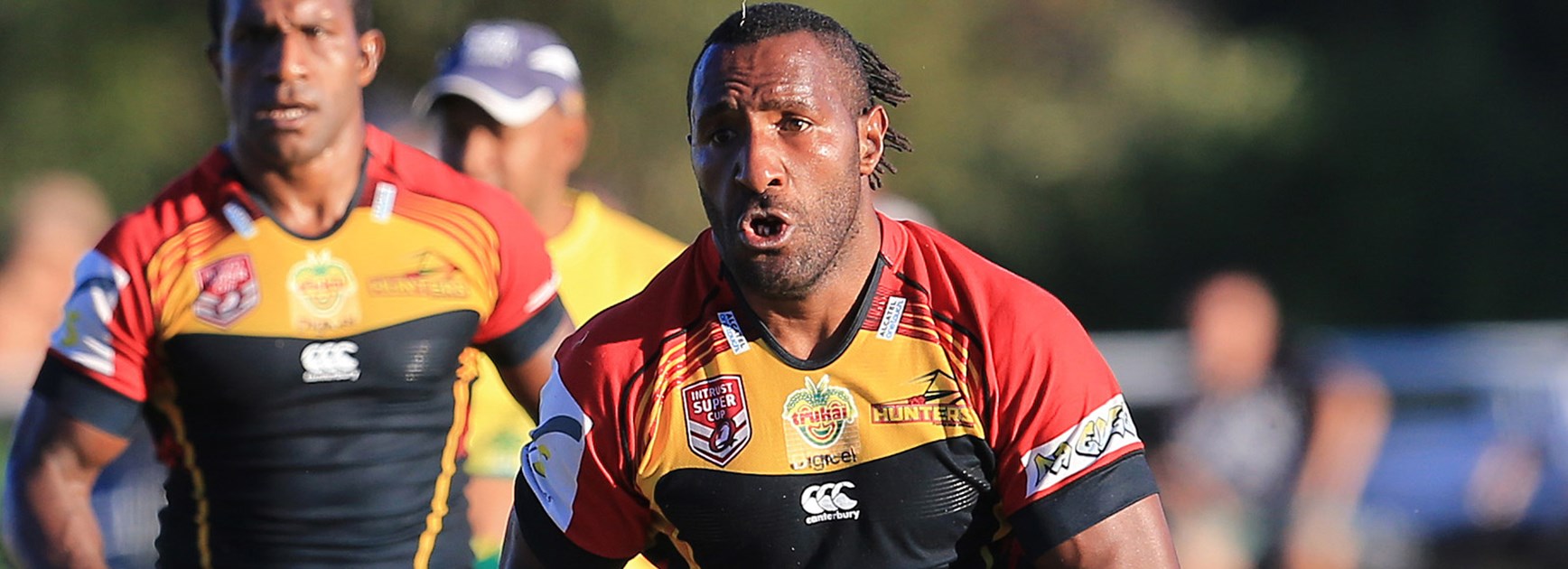 Willie Minoga will swap the colours of the PNG Hunters for the black and green of Townsville in 2016.
