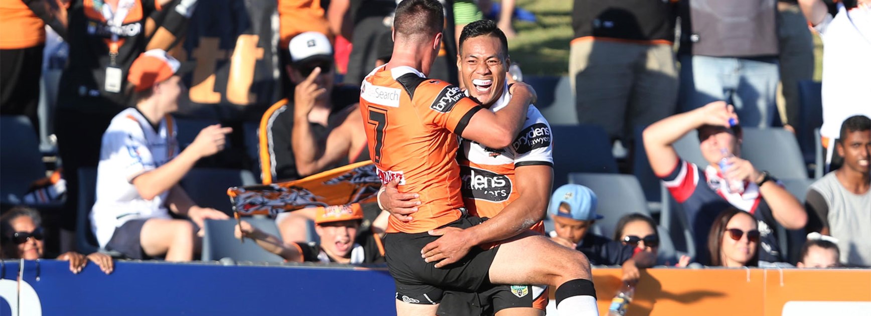 The Tigers celebrate Curtis Sironen's opening try against the Warriors.