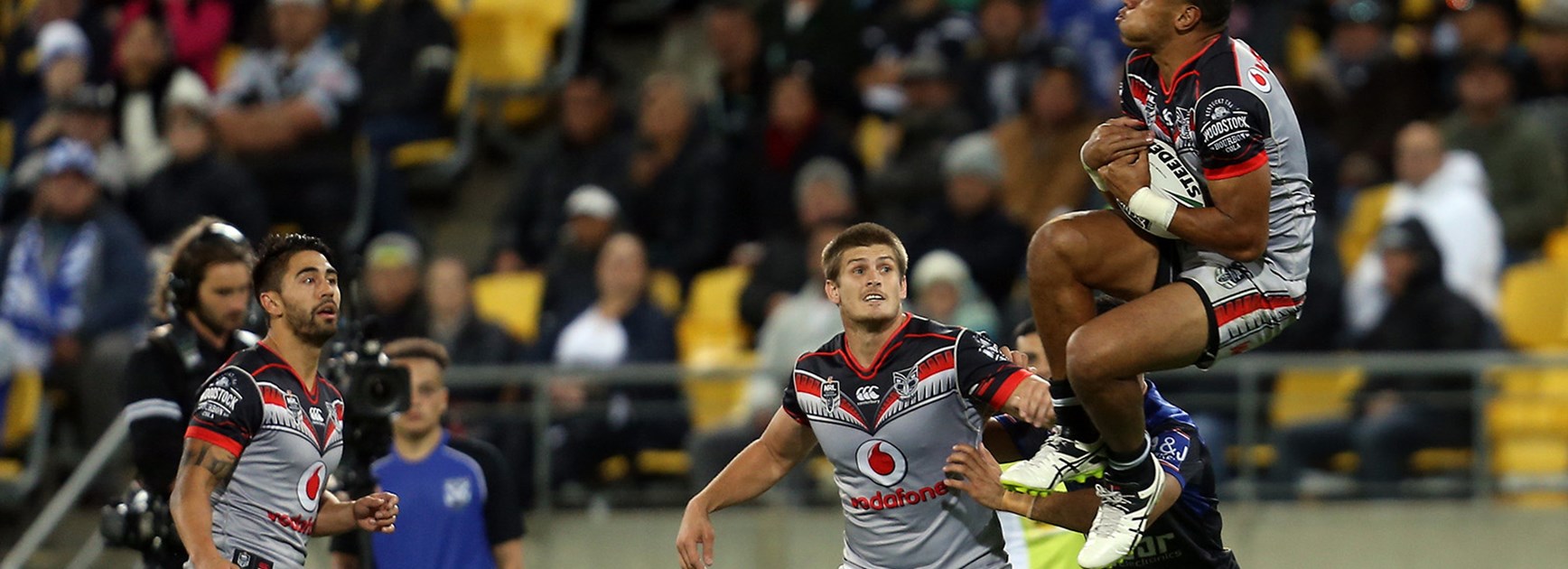 David Fusitu'a flies above the pack during the Warriors clash with the Bulldogs.