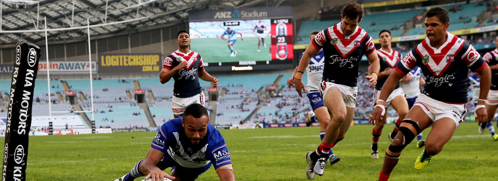 Tyrone Phillips scores for the Bulldogs against the Roosters in Round 11.