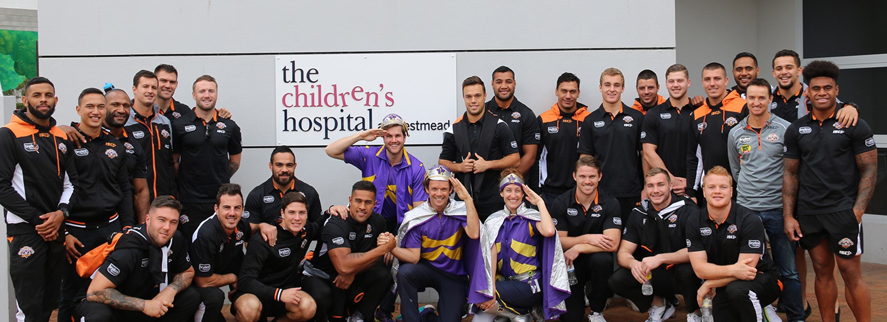 The Wests Tigers squad visited Westmead Children hospital.