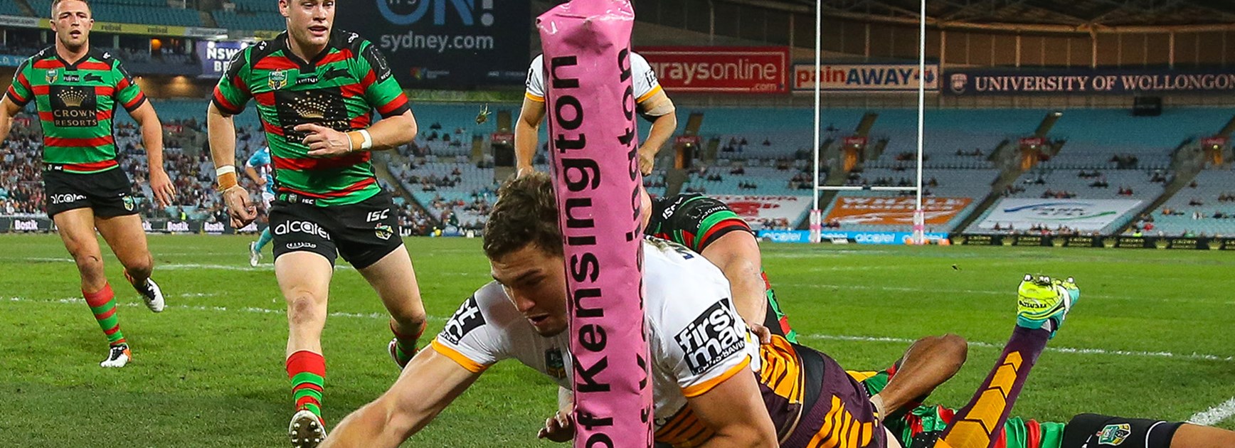 Corey Oates scores a great try in the corner against the Rabbitohs.