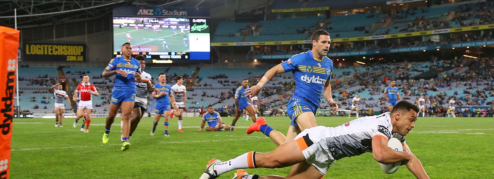 David Nofoaluma scores for the Wests Tigers against the Eels.