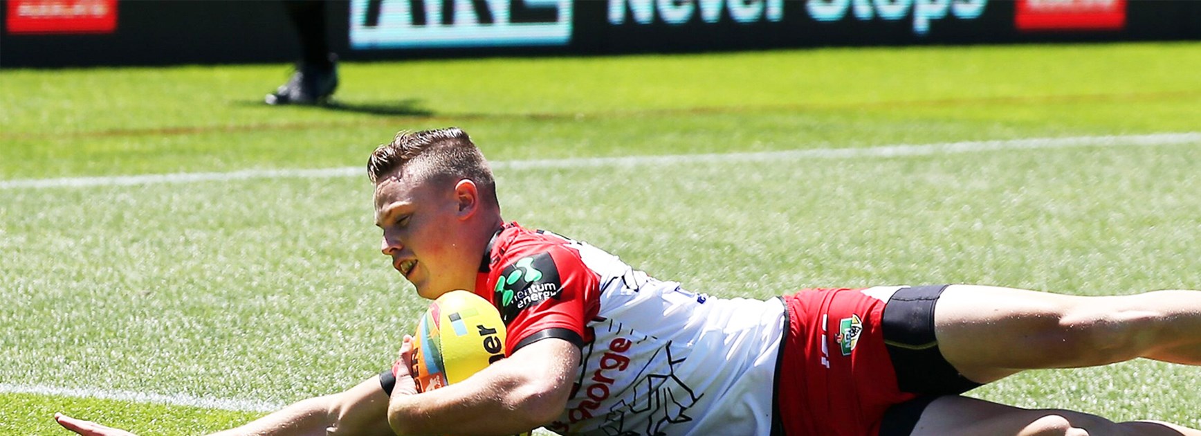Jai Field showed explosive speed to score a long-range try in the Dragons' first game of the Auckland Nines.