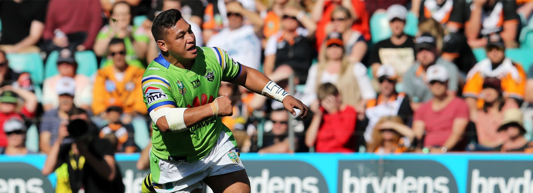 Josh Papalii celebrates a try against the Tigers in Round 26.