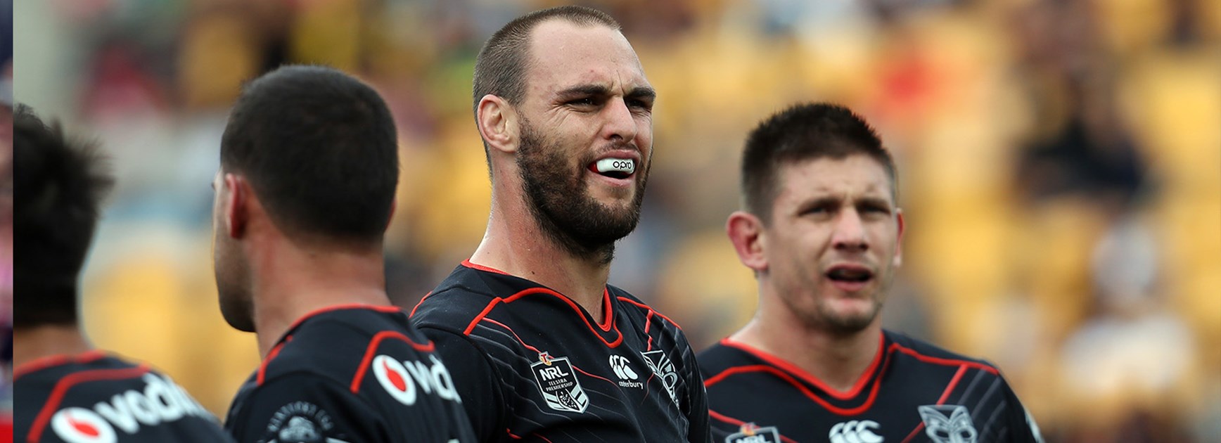 Simon Mannering and the Warriors look on after conceding a try against the Eels.