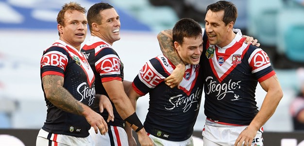 Roosters survive late Bulldogs charge