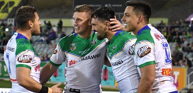 Raiders smash Knights to stay in hunt