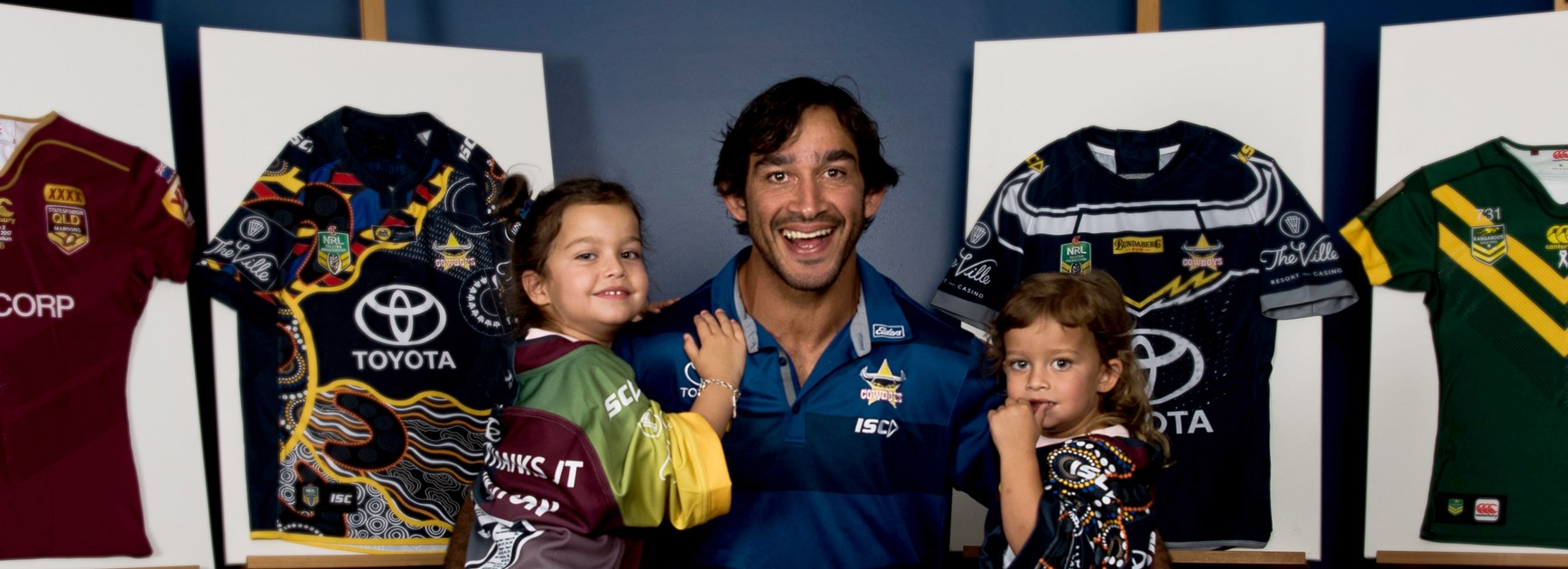 Johnathan Thurston with daughters Frankie and Charlie.