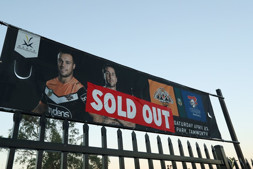 The sold out sign at Tamworth's Scully Park.
