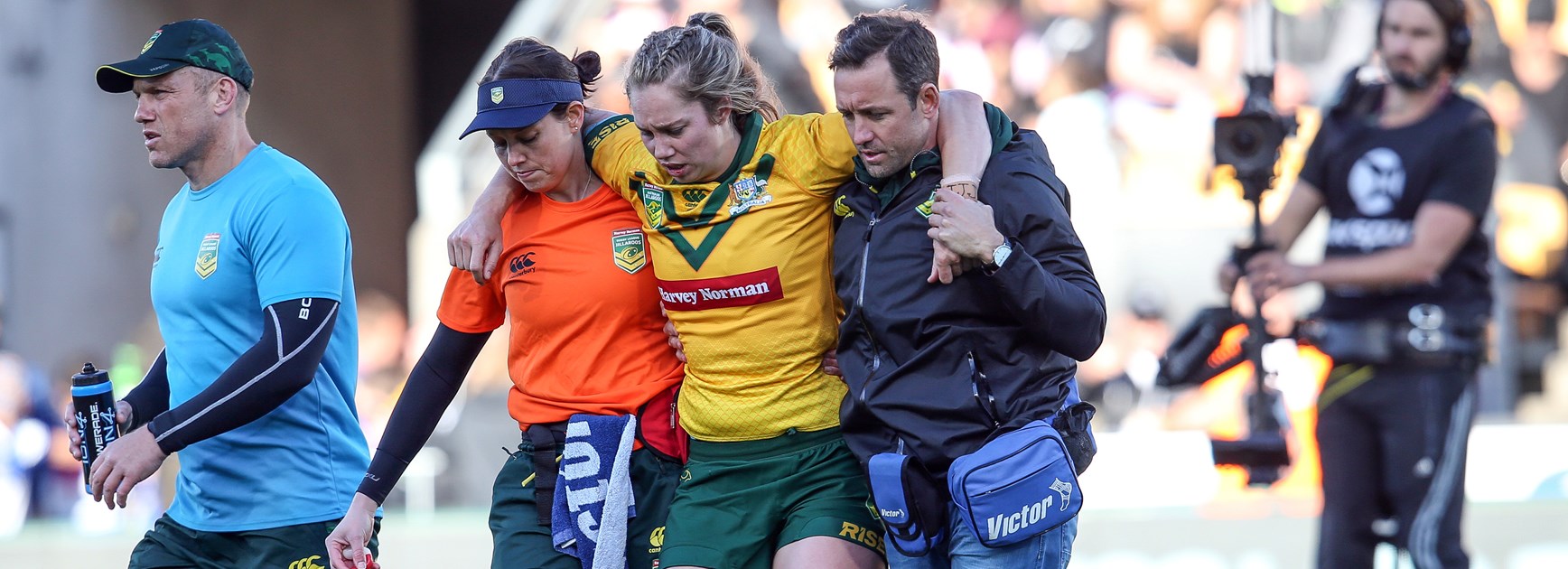 Scans confirm broken leg for Apps