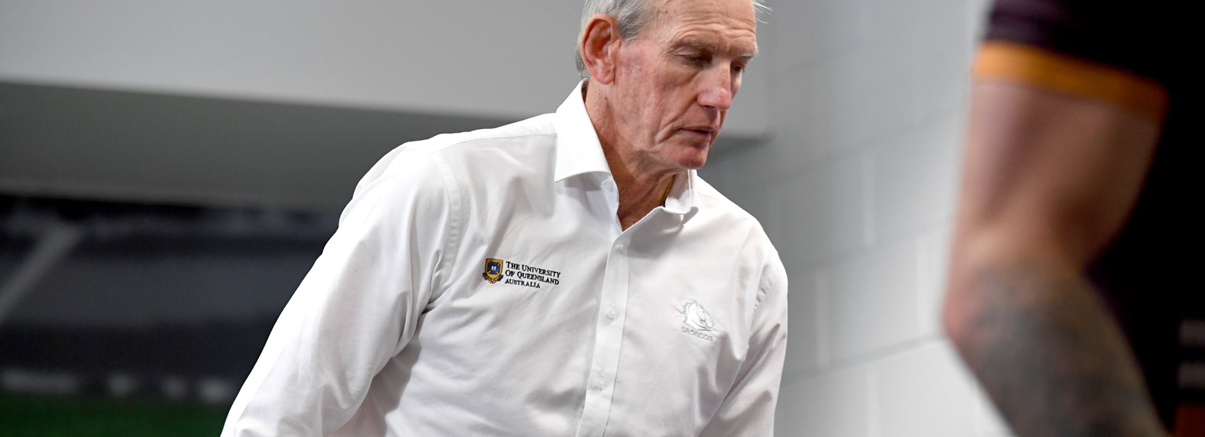 Bennett hides in back seat to dodge media at Broncos HQ