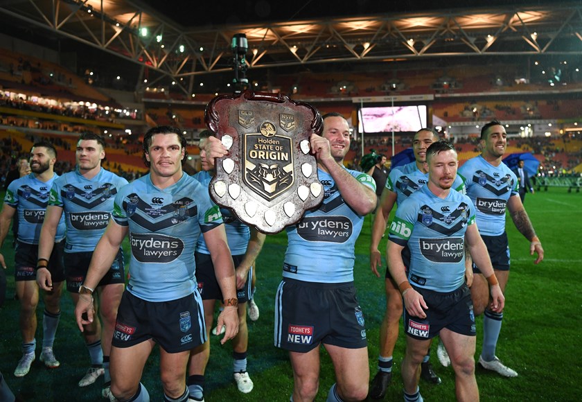 The Blues celebrate their Origin victory.