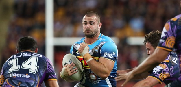 Titans' Hipgrave defies potential broken wrist