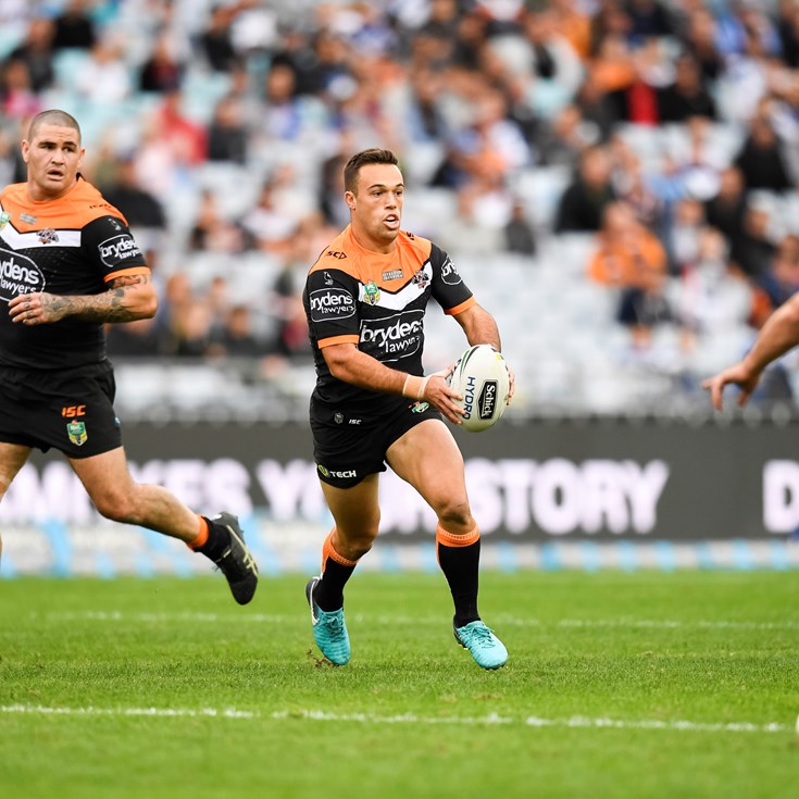 Wests Tigers grind out narrow win over Bulldogs