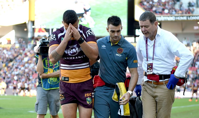 Jaydn Su'A leaves the field in agony.