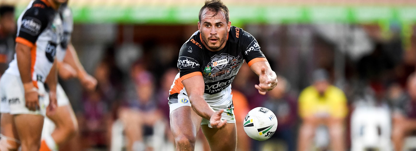 Reynolds set to miss month with shoulder injury