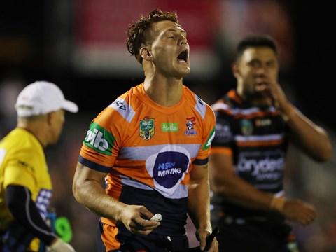 Ponga laughs off horror goal-kicking night