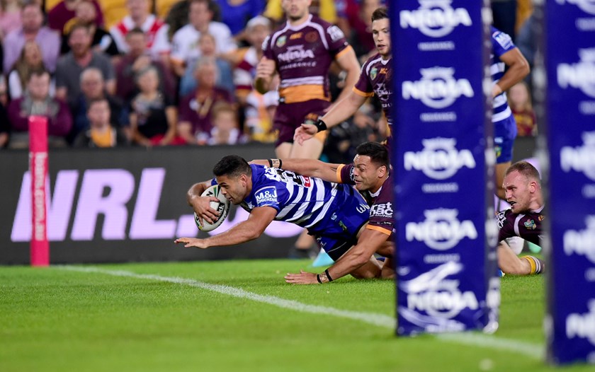 Rhyse Martin scores a try on debut for the Bulldogs.