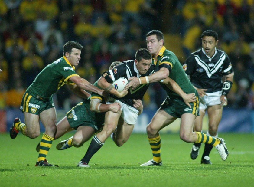 Sonny Bill Williams tries to evade the Australian defence in 2004.