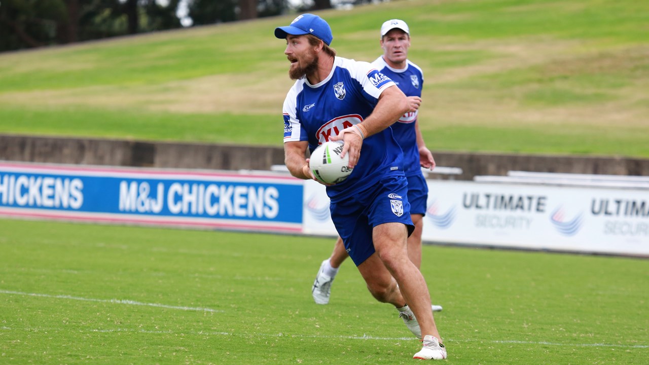 Schoolboy Skills Rugby Guru Steve James Teaching Canterbury Bulldogs To Pass Again Nrl