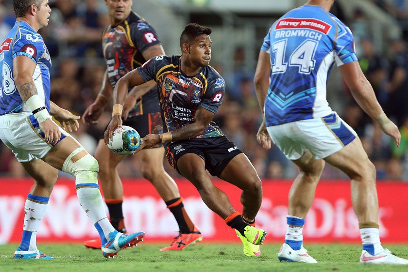 Ben Barba passes during the 2015 All Stars game.