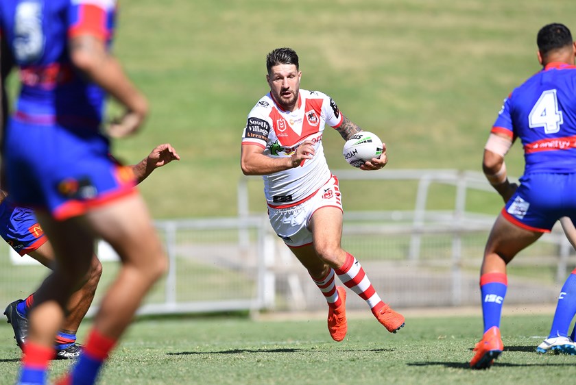 Gareth Widdop takes on the Knights defence.