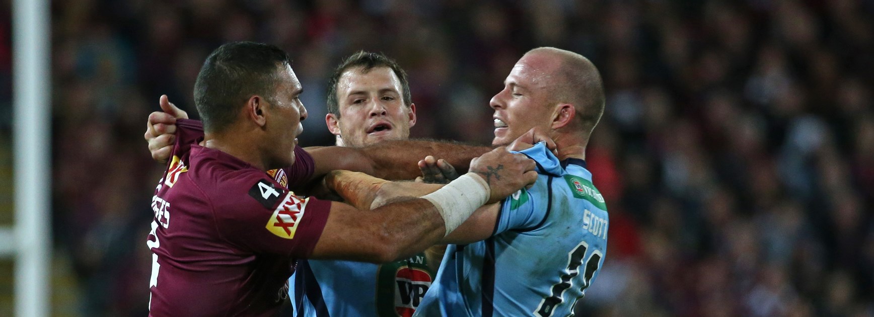 Justin Hodges and Beau Scott square off in 2015.