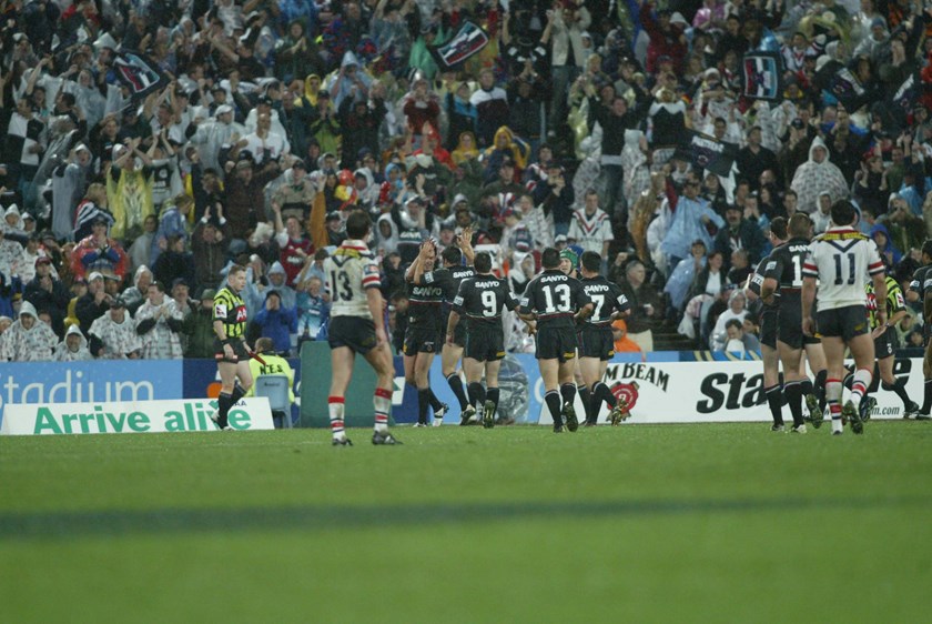 Panthers celebrate a try in the 2003 grand final. 