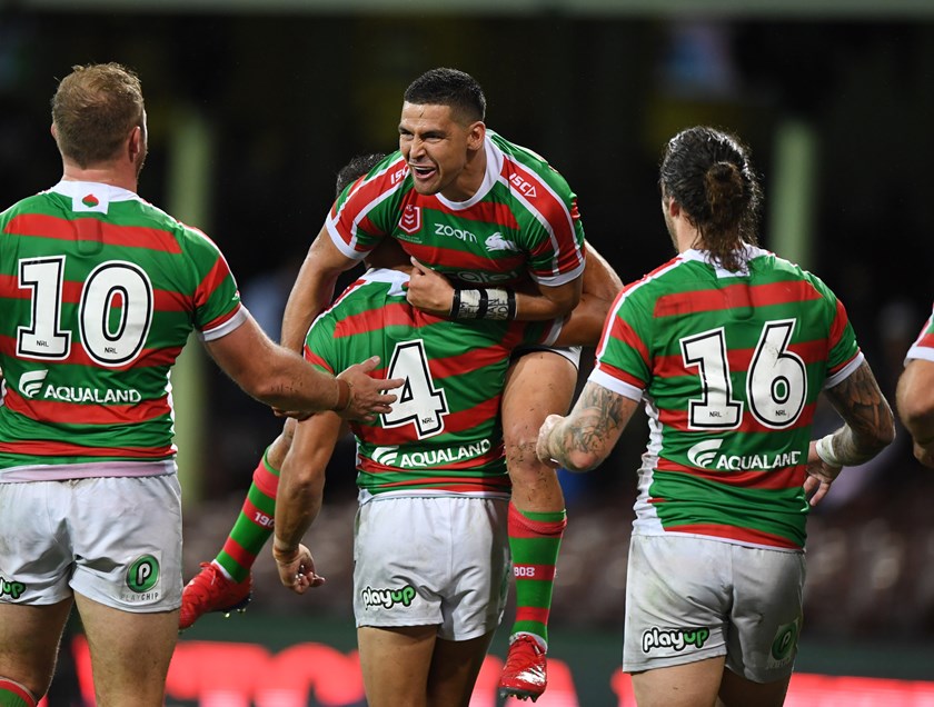 Cody Walker grabs a try in the Rabbitohs' win over the Roosters in round one, 2019.