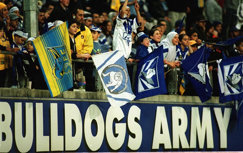 Eels and Bulldogs fans in 2001.