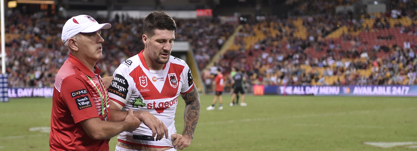 Gareth Widdop leaves the field with a shoulder injury in round 3.