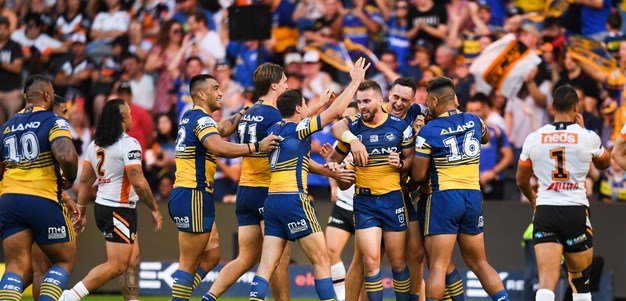 Eels thrash Tigers to open new stadium in style