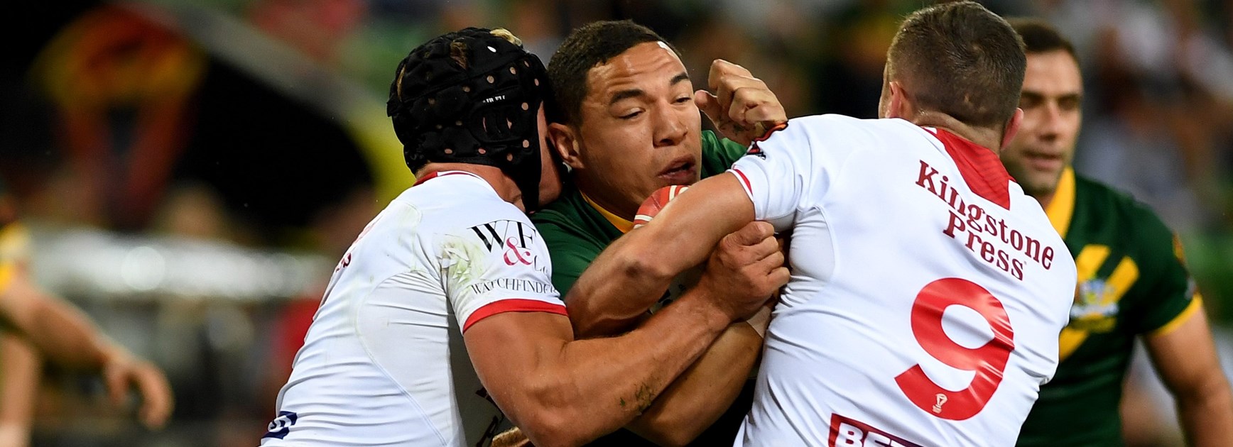 Tyson Frizell takes on the England defence.