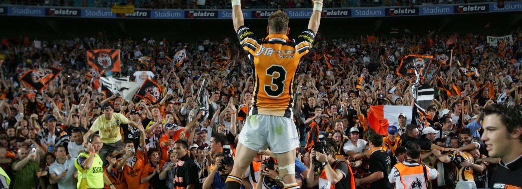 Shane Elford celebrates the 2005 grand final.