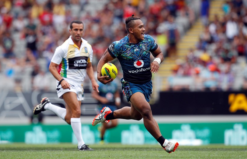 Solomone Kata in action for the Warriors at the 2015 Auckland Nines.