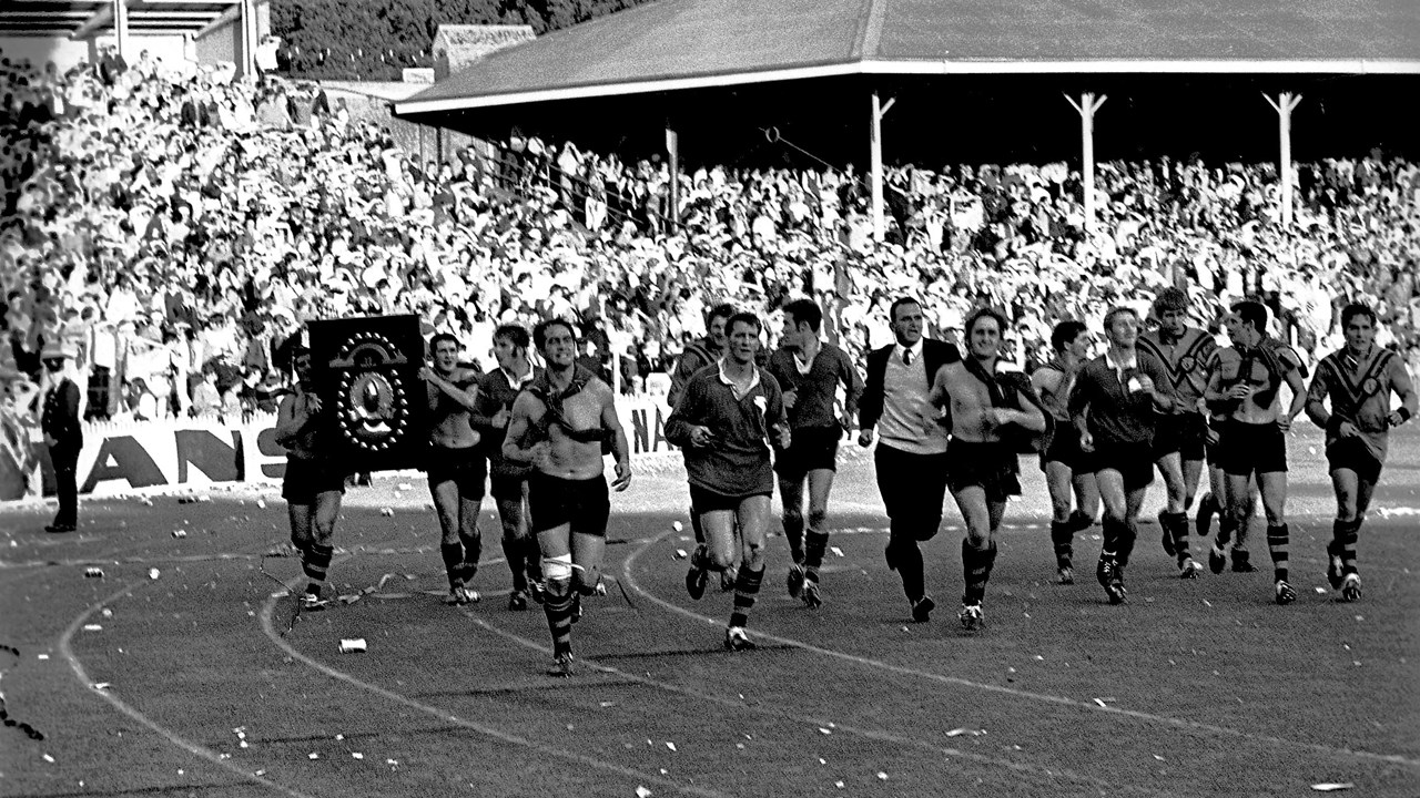 Balmain Tiger Logo Tee Black END. (DE