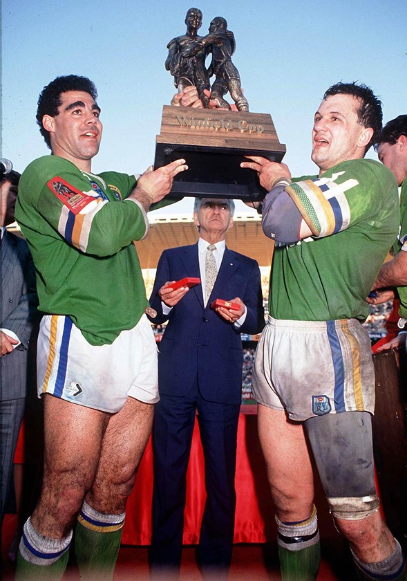 Mal Meninga and Dean Lance lift Canberra's first premiership trophy.
